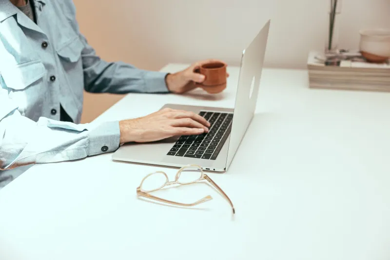 Side Hustle, No Algorithm Required: How Personal Websites Are Quietly Printing Money